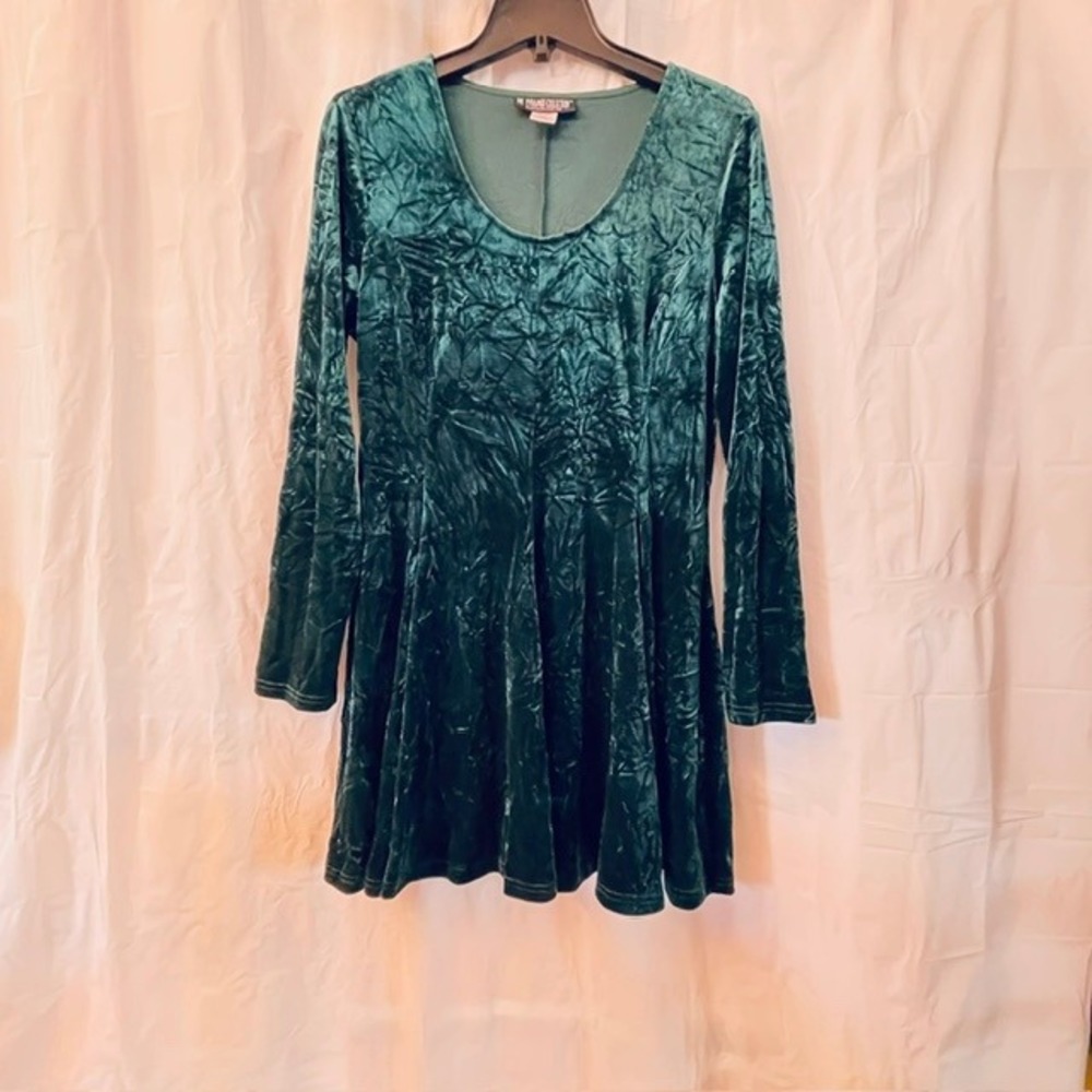 Pyramid Collection Emerald Green Crushed Velvet L-Sleeve Fit Flare Tunic Dress L